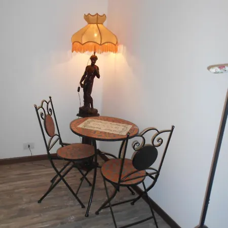 Jackie O' A La Maison 3*