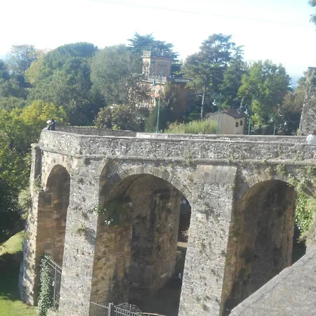 Jackie O' A La Maison