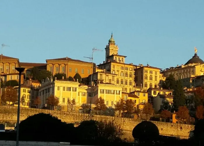 Jackie O' A La Maison