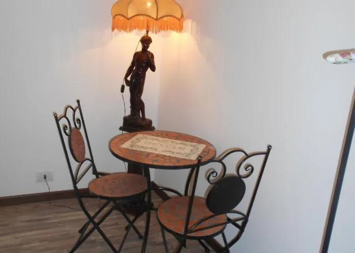 Jackie O' A La Maison 3*