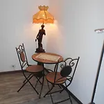 Jackie O' A La Maison 3*