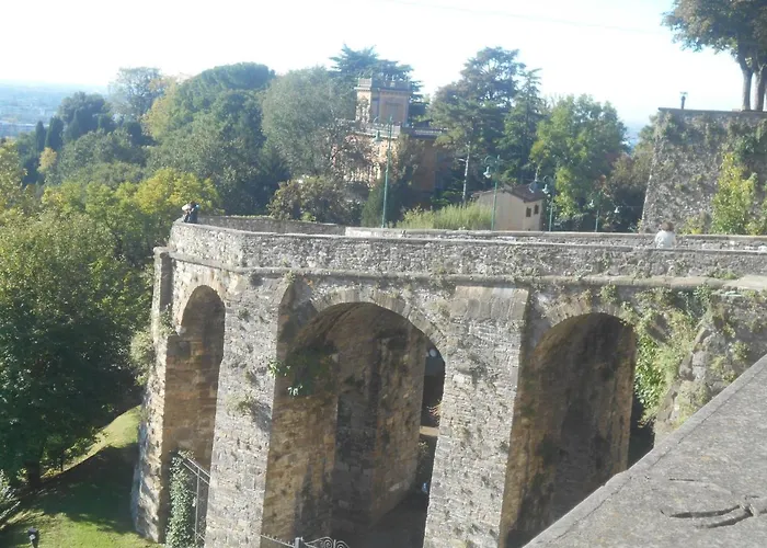 Jackie O' A La Maison